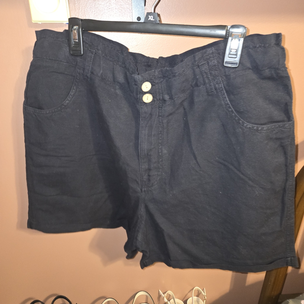 Sundance Women's Black Casual Shorts Size L
